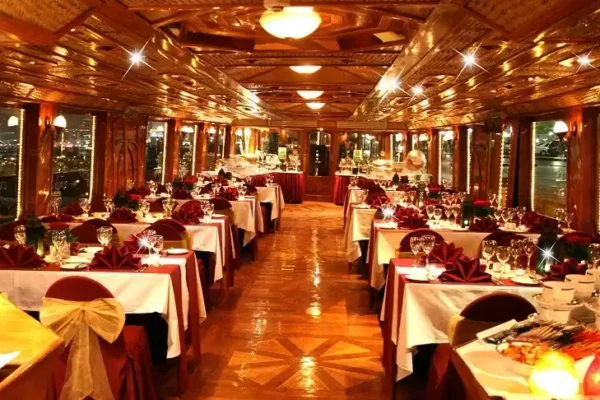 DUBAI DINNER CRUISE
